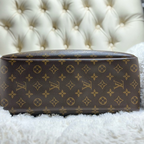 Louis Vuitton Deauville Monogram Handbag - Picture 3 of 16